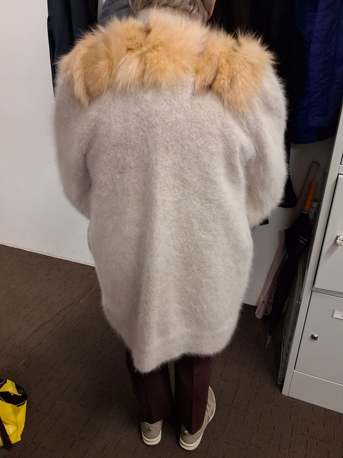 Cardigan i blødt mohair med påsat ræv